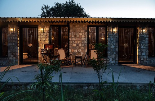 Roorkee House | Discover Aalia Jungle Bandarjudh: Pool, Spa & Family-Friendly