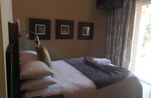 Vanderbijlpark House | Comfortable Aalwyns Guesthouse: 4-Star Stay with Pool