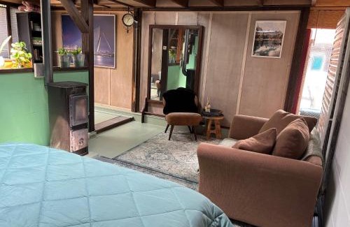 Municipality of Dordrecht House | Pet-Friendly Retreat at Aan de Dijk - Family Friendly Stay
