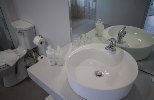 Swellendam House | Exceptional Aan de Eike Guest House with Pool & Dining