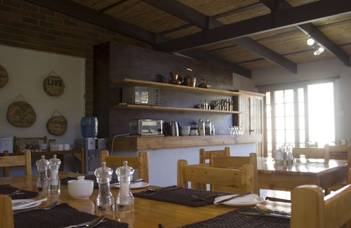 Graaff-Reinet Bed & Breakfast | Relax at Aan Die Oewer Guest House with Pool & Breakfast