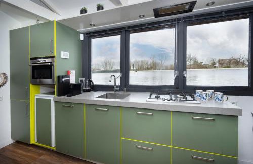 Gouwsluis Boat Rental | Private Sauna Retreat on the Rijn with Oceanfront Views