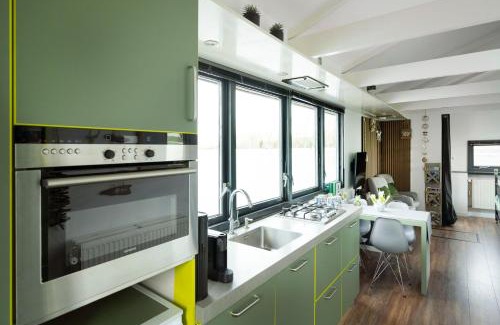 Gouwsluis Boat Rental | Private Sauna Retreat on the Rijn with Oceanfront Views