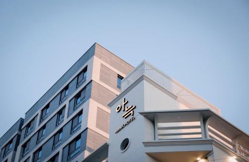 Ingye-dong Hotel | Budget-Friendly Resting Cozy Hotel with Hot Tub in Suwon