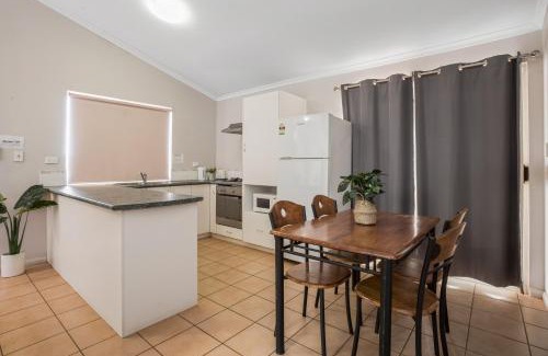 Karratha Industrial Estate Hotel | Family-Friendly AAOK Karratha Caravan Park with Breakfast