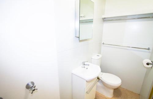 Berry Springs Resort | Pet-Friendly Getaway at AAOK Lakes Resort & Caravan Park