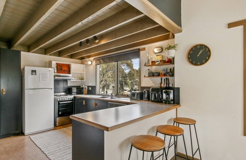 Dinner Plain Ski Chalet | Aaragon - Stylish Pet-Friendly Chalet for Families & Friends