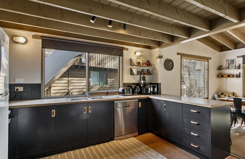 Dinner Plain Ski Chalet | Aaragon - Stylish Pet-Friendly Chalet for Families & Friends