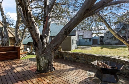 Dinner Plain Ski Chalet | Aaragon - Stylish Pet-Friendly Chalet for Families & Friends