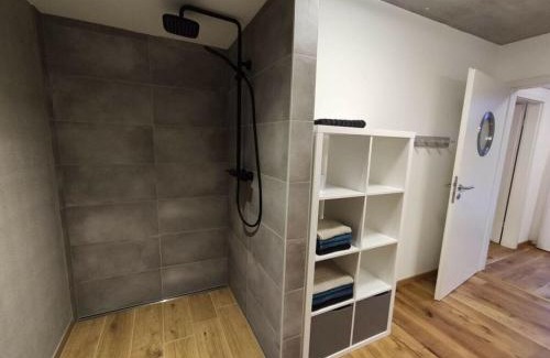 Wiesentheid House | Family-Friendly Aardehuis Appartement with Pool & Kitchen