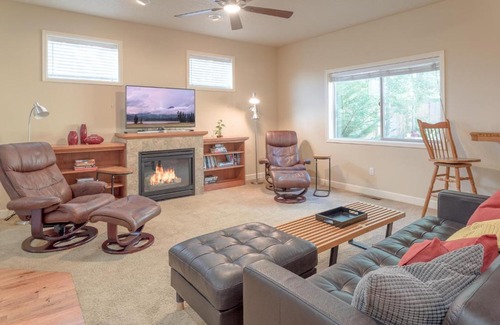 Old Farm District House | Discover Aaron Way: Family-Friendly & Pet Welcoming Stay