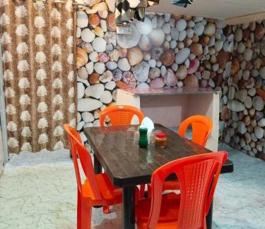 Ujjain House | Cozy Aashirwad Grandma Homestay with Breakfast Included