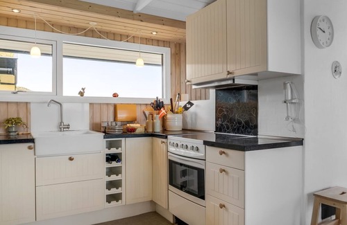 Rødhus House | Oceanfront Escape at "Aatu" - Steps from the Sea