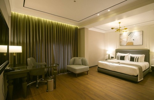 Park Street Hotel | Elegant Aauris Hotel: Pool, Spa & Family-Friendly Stay
