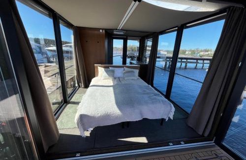 Savonlinna Boat Rental | Aava Floating Villa 25