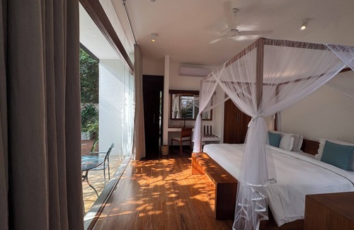 Ahungalla Hotel | Discover Calamansi Cove Villas with Pool & Family Amenities
