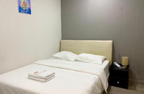 Downtown George Town Hostel | Budget-Friendly Aayu Muntri with Kitchen Amenities, Rated 9.7