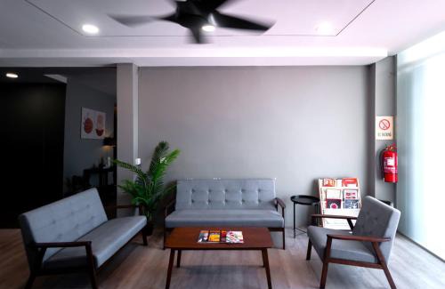 Downtown George Town Hostel | Budget-Friendly Aayu Muntri with Kitchen Amenities, Rated 9.7