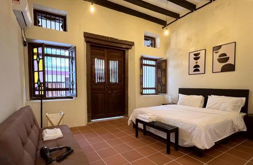 Historic George Town House | Exceptional Aayu Stewart: Family-Friendly with Breakfast Included