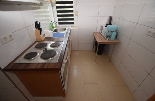 Gablenberg Apartment | Cozy AB Apartment 81 with Kitchen and Free Breakfast