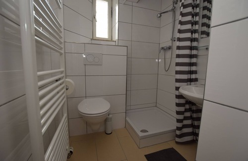 Gablenberg Apartment | Cozy AB Apartment 81 with Kitchen and Free Breakfast