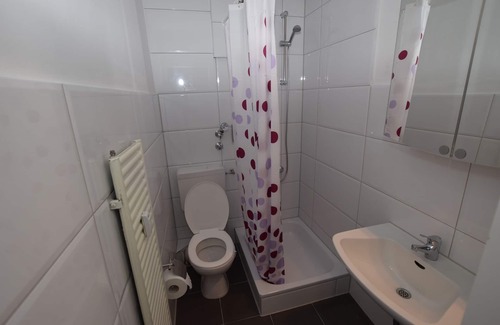 Gablenberg Apartment | Family-Friendly AB Apartment 92 with Breakfast & Kitchen