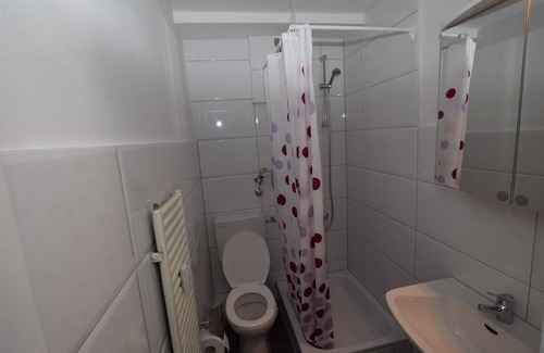 Gablenberg Apartment | Family-Friendly AB Apartment 92 with Breakfast & Kitchen