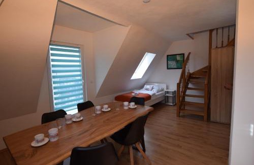 Schmidener Vorstadt Apartment | Family-Friendly AB Apartment Bad-Cannstatt with Restaurant