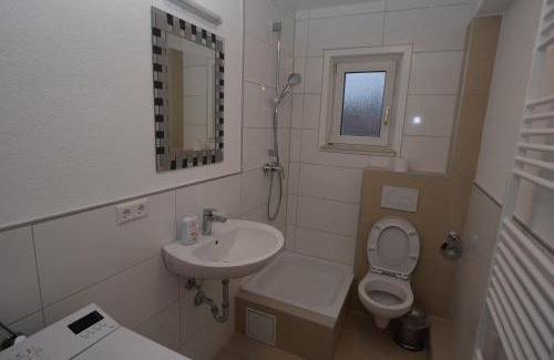 Schmidener Vorstadt Apartment | Family-Friendly AB Apartment Bad-Cannstatt with Restaurant