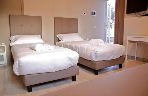 Rho Bed & Breakfast | Discover AB&B Leonardo: Family-Friendly with Spa Access