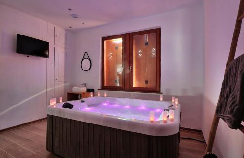 Benfeld Apartment | Relax at Ab Gite et Spa: Family-Friendly with a Hot Tub