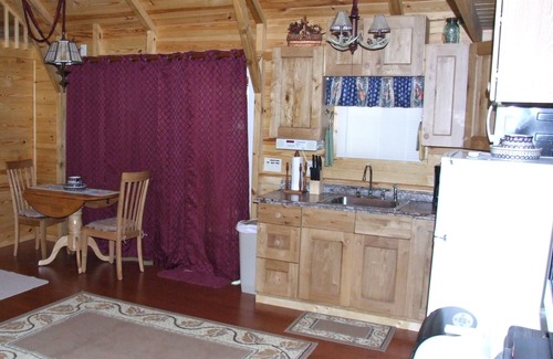 Spencer Cabin | Pet-Friendly Cumberland Plateau Retreat with Kitchen Amenities