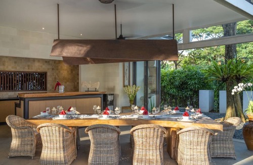Umalas Villa | Elegant Abaca Iluh 6 BR: Family-Friendly Retreat in Seminyak