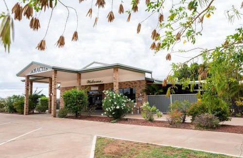 Soldiers Hill Hotel | Relax at Abacus Motel: 4-Star Stay with Pool & Pet-Friendly
