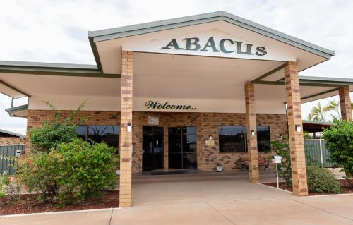 Soldiers Hill Hotel | Relax at Abacus Motel: 4-Star Stay with Pool & Pet-Friendly