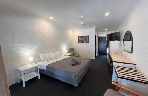 Longreach Hotel | Convenient Abajaz Motel with Pool & Child-Friendly Space