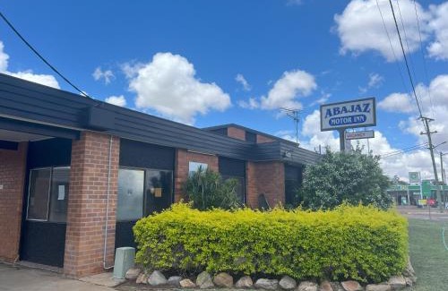 Longreach Hotel | Convenient Abajaz Motel with Pool & Child-Friendly Space