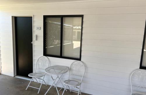 Longreach Hotel | Convenient Abajaz Motel with Pool & Child-Friendly Space