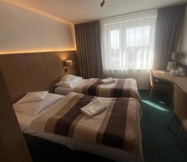 Emaus Bed & Breakfast | Pet-Friendly Abak Hotel: Family Fun with Pool & Hot Tub