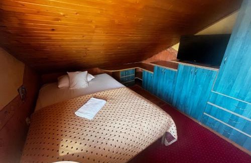 Emaus Bed & Breakfast | Pet-Friendly Abak Hotel: Family Fun with Pool & Hot Tub