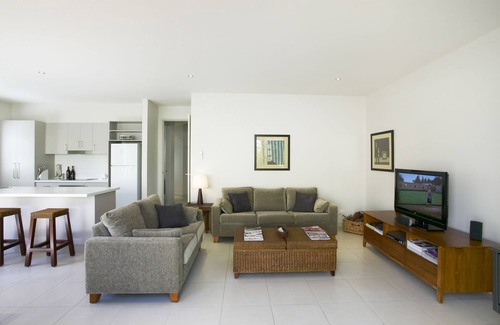 Bright Cottage | Experience Abalina Cottages with Wheelchair Access & Breakfast