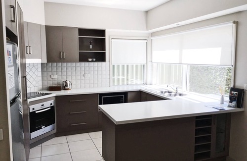 Bright Cottage | Experience Abalina Cottages with Wheelchair Access & Breakfast