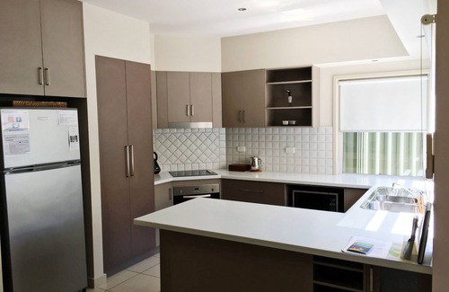 Bright Cottage | Experience Abalina Cottages with Wheelchair Access & Breakfast