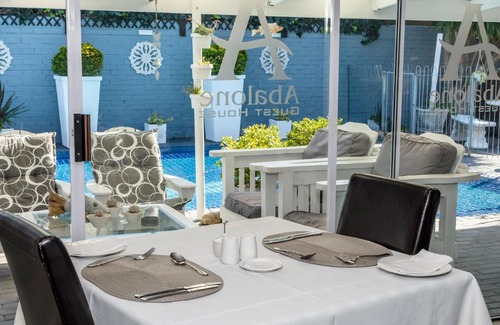 Summerstrand House | Oceanfront Abalone Guest House: Family-Friendly Getaway