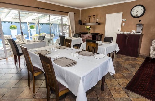 Summerstrand House | Oceanfront Abalone Guest House: Family-Friendly Getaway