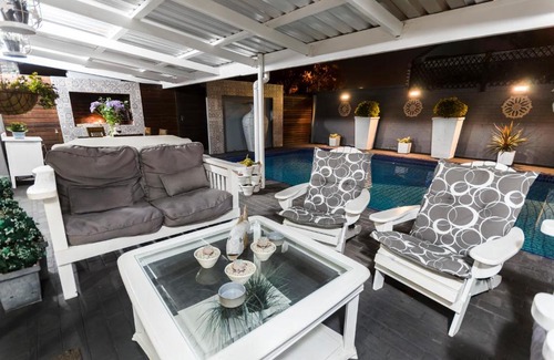 Summerstrand House | Oceanfront Abalone Guest House: Family-Friendly Getaway