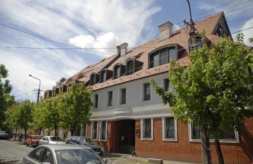 Keszthely Hotel | Relax at Abbázia Club Hotel Kék with Oceanfront Amenities