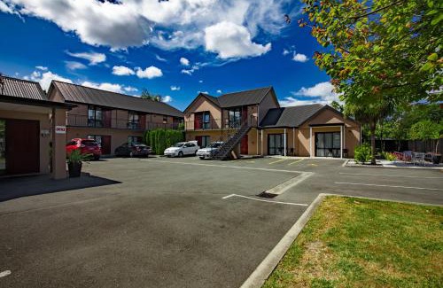 Redwood Hotel | Comfortable ASURE Abbella Lodge Motel with Family Amenities