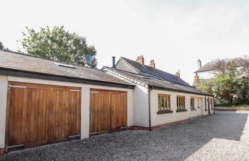 Denbigh House | Pet-Friendly Abbey Cottage: 4-Star Stay with Perfect Ratings