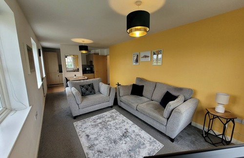Colchester Apartment | Tranquil Abbey Field Birch Apartment with Pool & Breakfast